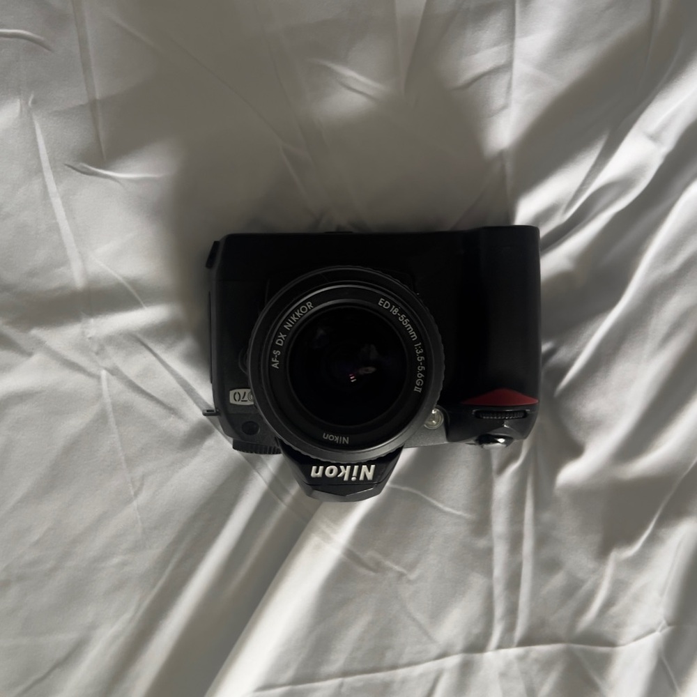 Nikon D70 Black Mirrorless Digital Camera Compact Design